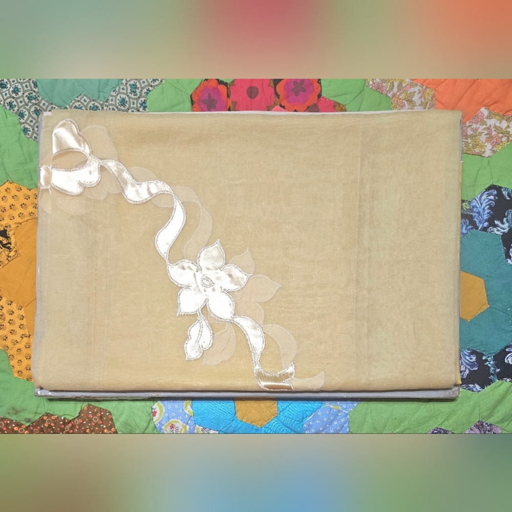 1960s Arbour Modern Gold Linen Tablecloth 68x90 w/ 8 Napkins NOS J. Abouchar